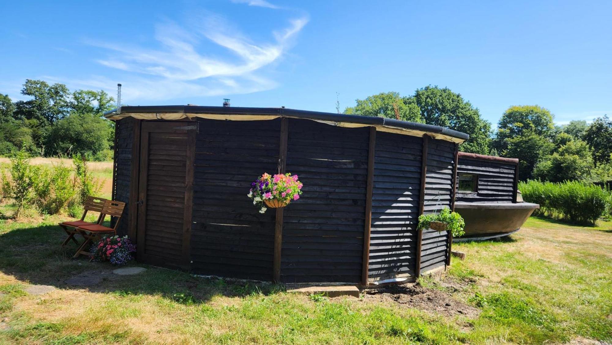 ルータム Vigo Retreat Boat Yurt Bed & Breakfast エクステリア 写真