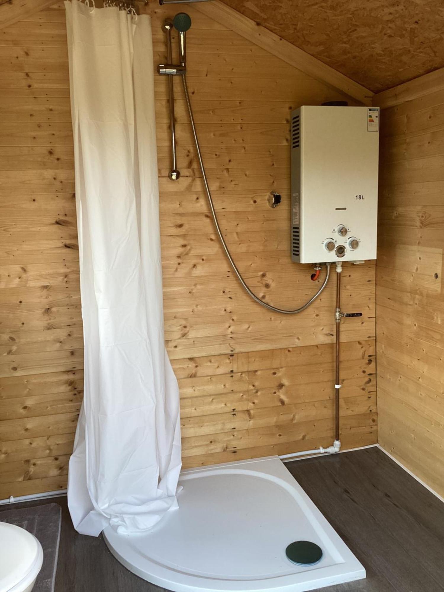 ルータム Vigo Retreat Boat Yurt Bed & Breakfast エクステリア 写真