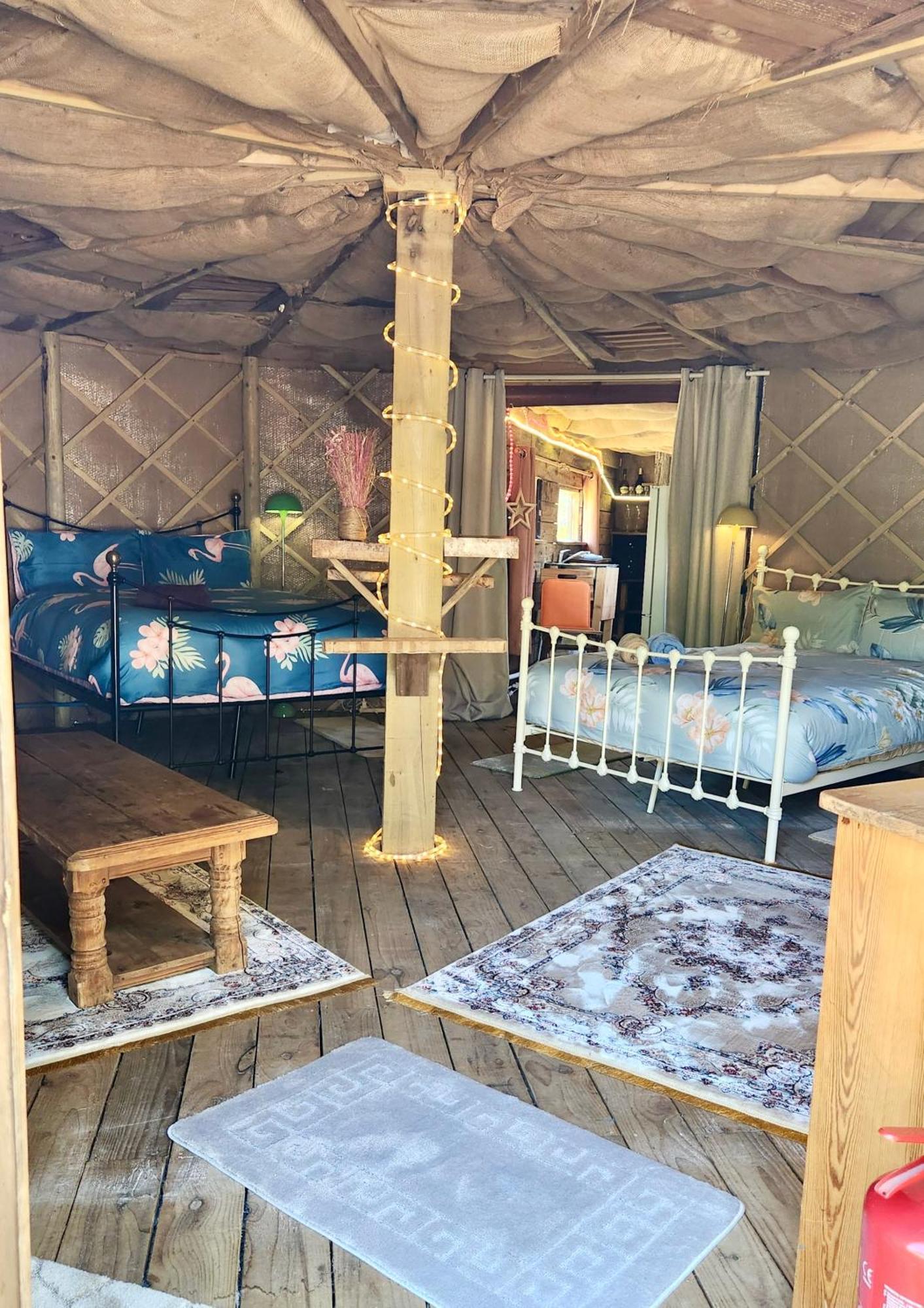 ルータム Vigo Retreat Boat Yurt Bed & Breakfast エクステリア 写真