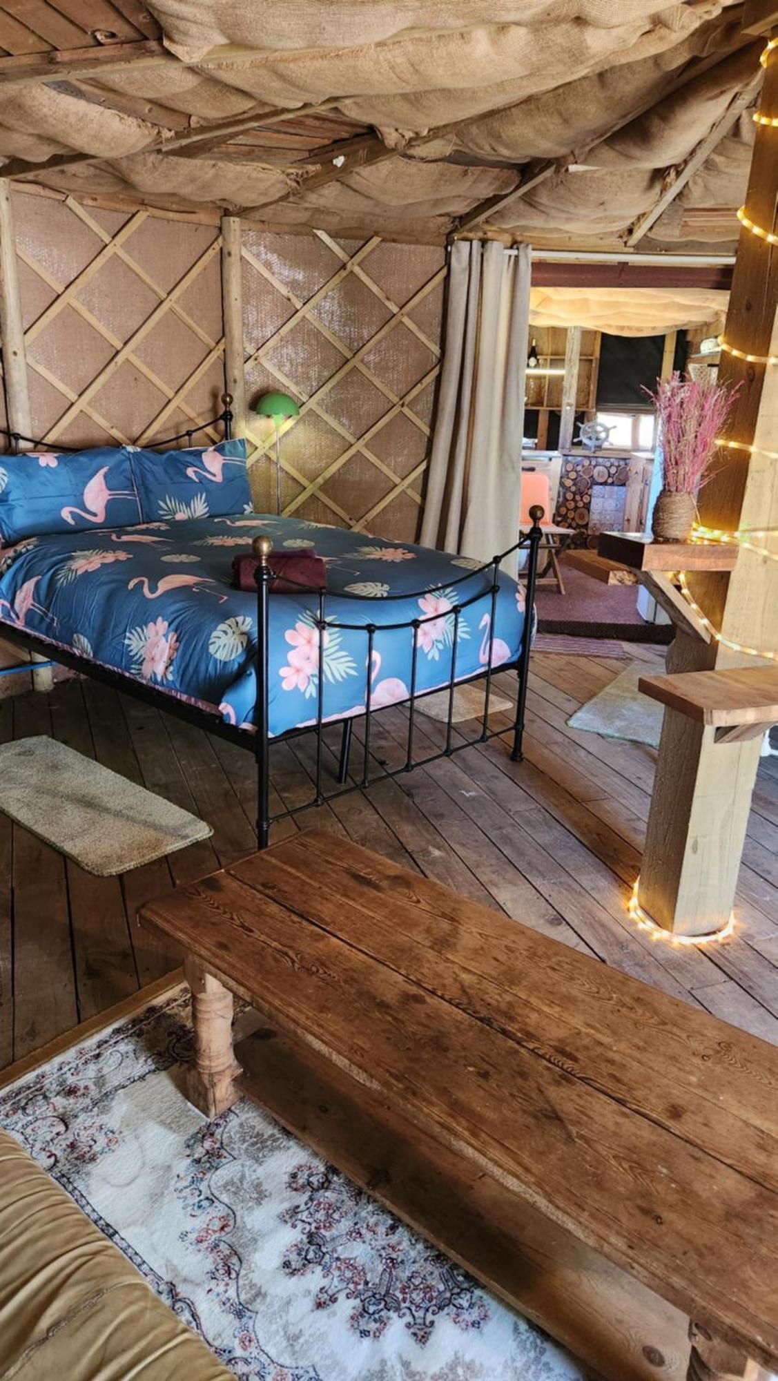 ルータム Vigo Retreat Boat Yurt Bed & Breakfast エクステリア 写真