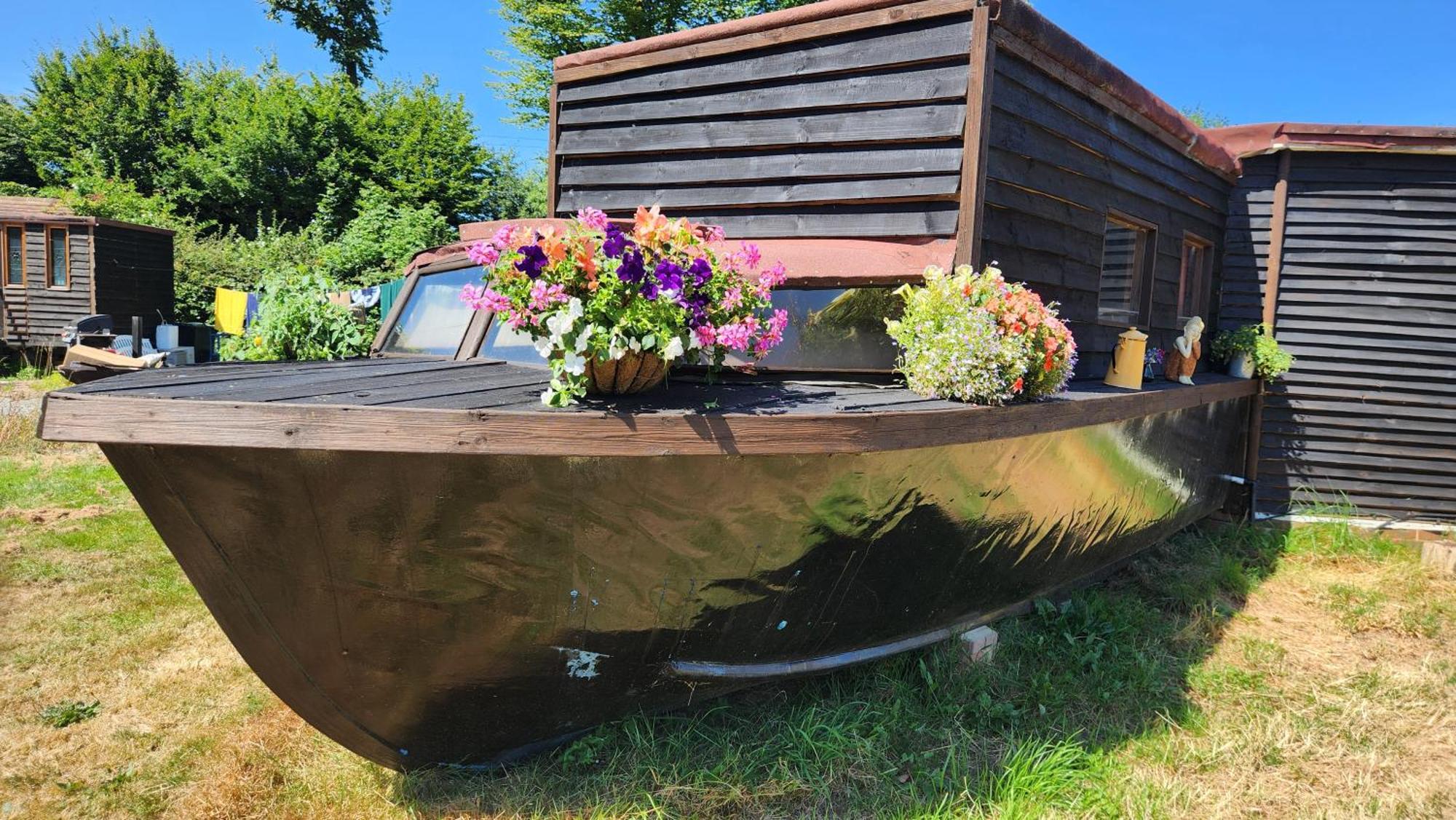 ルータム Vigo Retreat Boat Yurt Bed & Breakfast エクステリア 写真